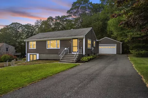 32 Pamela Ave, Groton, CT 06340