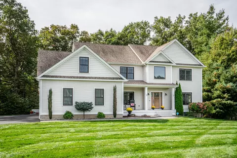 338 W Pines Dr, Southington, CT 06489