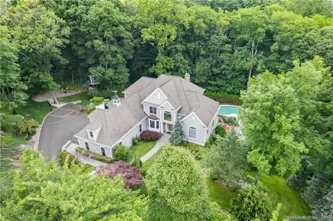 13 Pond View Ter, Branford, CT 06405