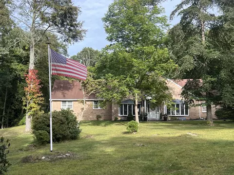 153 Meeting House Rd, Haddam, CT 06438