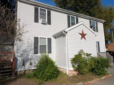 942 Riverside Dr, North Grosvenor Dale, CT 06255