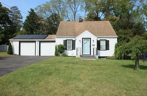 32 Clough Rd, Waterbury, CT 06708