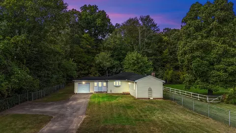 51 E Street St N, Suffield, CT 06078