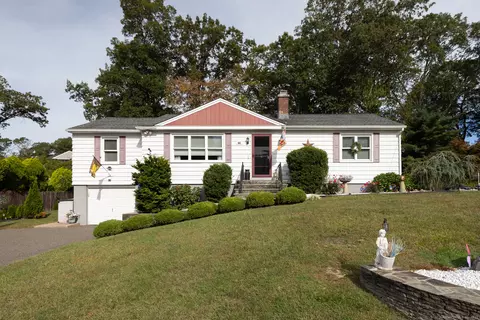 44 Knollwood Dr, Wolcott, CT 06716