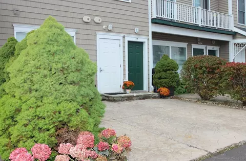 47 Beach Shore Dr #47, Milford, CT 06460