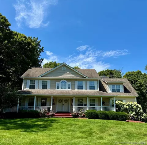 5 Perri Ln, Pawling, NY 12564