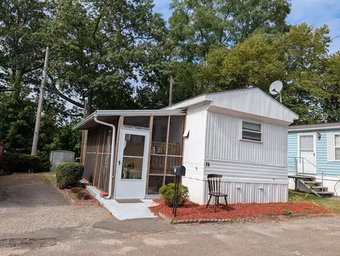 14 Horseshoe Dr, Shelton, CT 06484