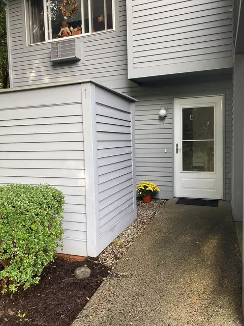 1 Sundance Dr #1, Branford, CT 06405