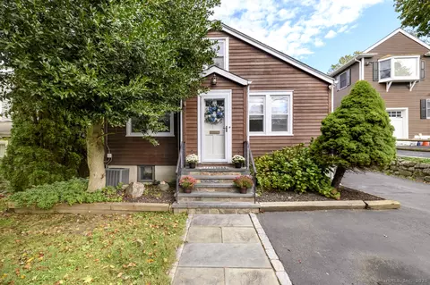 21 Parallel St, Norwalk, CT 06850 photo 1