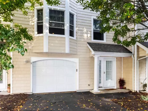 8 Parkwoods Dr #8, Norwich, CT 06360