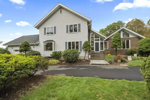 27 Hickory Hill Ln, Branford, CT 06405