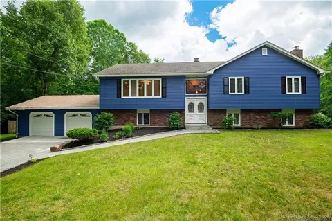 34 Lloyd St, Hamden, CT 06518