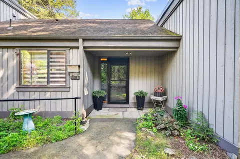 401 Heritage Vlg #B, Southbury, CT 06488