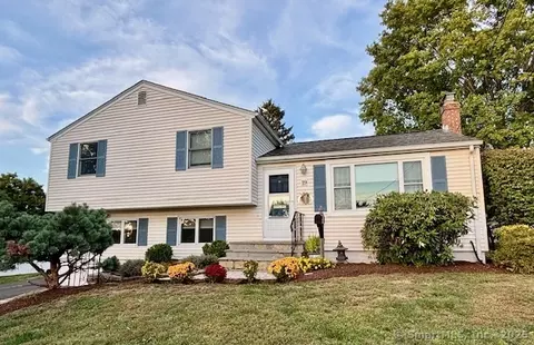 19 Saddle Hill Cir, Newington, CT 06111