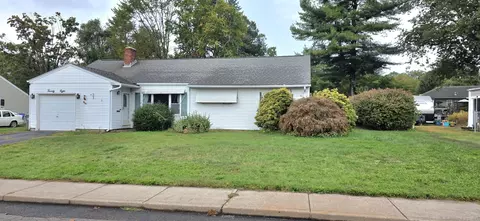 28 Elizabeth Dr, Manchester, CT 06042