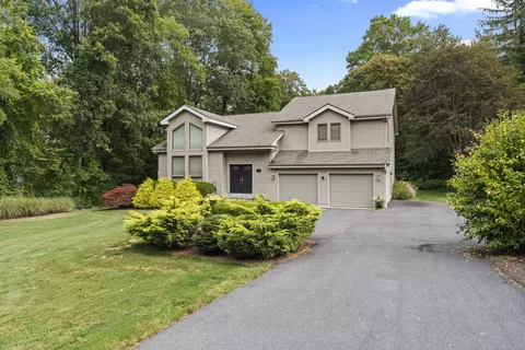 727 Old Colchester Rd, Uncasville, CT 06382