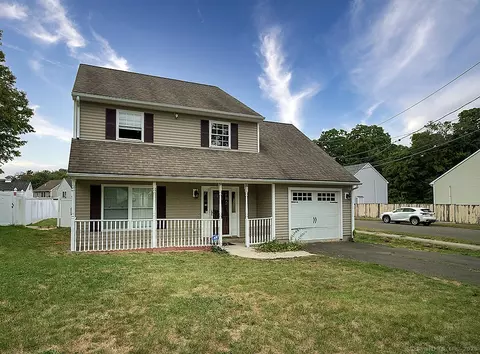 2 Victoria Ct, Hamden, CT 06514