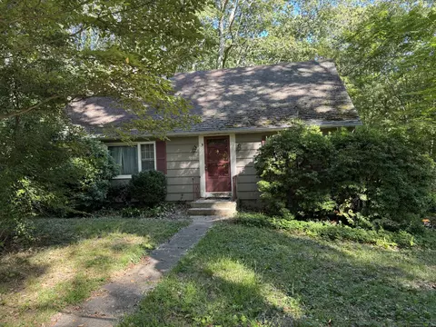 9 Morgan St, Uncasville, CT 06382