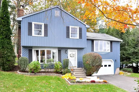 69 Lake Garda Dr, Unionville, CT 06085