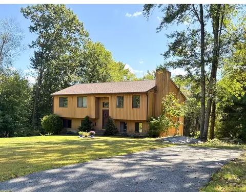 81 West Rd, New Hartford, CT 06057