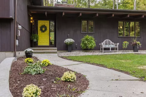 37 Pine Dr, Madison, CT 06443
