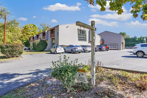 701 Beacon Valley Rd #27, Naugatuck, CT 06770