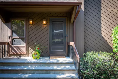 455 Hope St #2F, Stamford, CT 06906