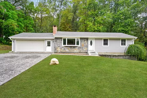 6 Patricia Ln, Newtown, CT 06470