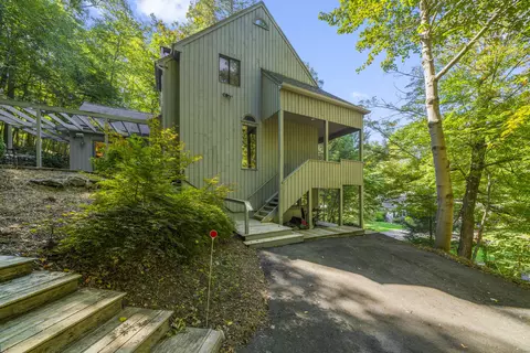 817 Lake Dr, Guilford, CT 06437