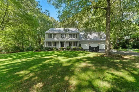 28 Alexander Dr, East Lyme, CT 06333