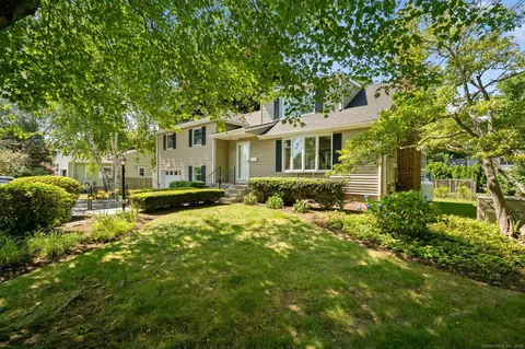 7 Conrad St, Groton, CT 06355