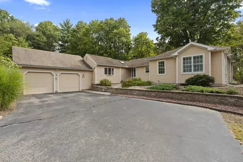 9 Meadow Ln, Farmington, CT 06032
