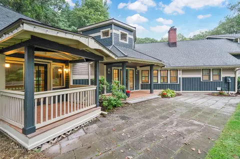 1 Alcima Dr, Simsbury, CT 06070