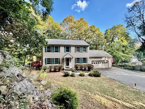 32 Hickok Ave, Bethel, CT 06801