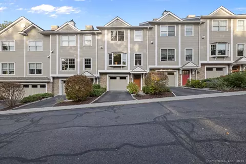 66 Grove St #B10, Ridgefield, CT 06877