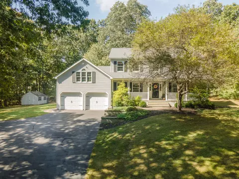 41 Deanna Dr, Griswold, CT 06351