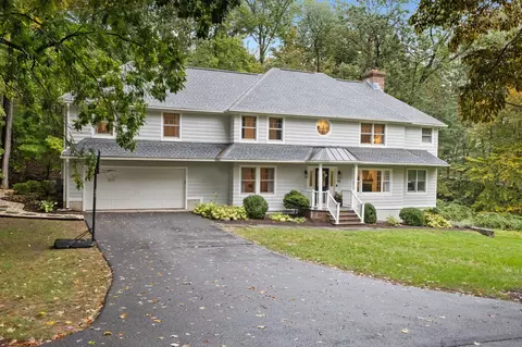 162 Wellington Dr, Stamford, CT 06903