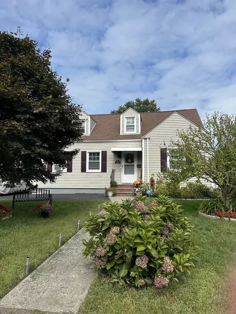 165 Nutmeg Rd, Bridgeport, CT 06610