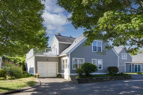 12 Paddock Ln #12, Guilford, CT 06437