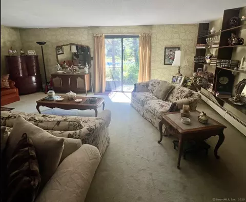 Living - 268 Fox Hill Rd, Wethersfield, CT 06109 photo 5 of 6