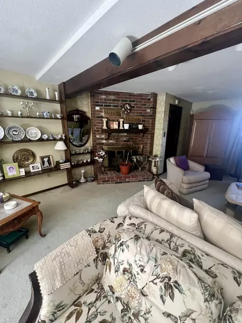 Living - 268 Fox Hill Rd, Wethersfield, CT 06109 photo 6 of 6