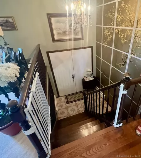 Entry Way - 268 Fox Hill Rd, Wethersfield, CT 06109 photo 1 of 4