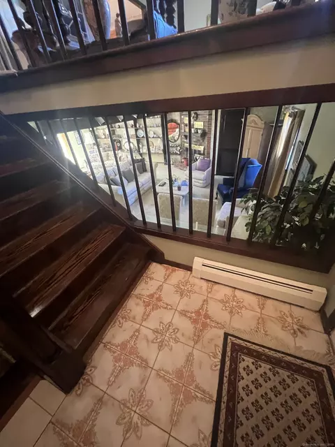 Entry Way - 268 Fox Hill Rd, Wethersfield, CT 06109 photo 3 of 4