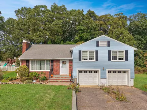 352 Highland Dr, Waterbury, CT 06708