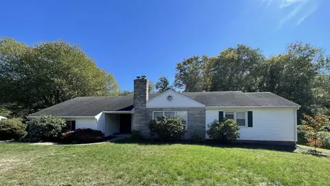 82 N High St, Clinton, CT 06413