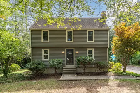 72 Long Hill Rd, Clinton, CT 06413