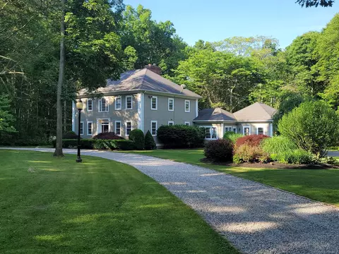 279 Pokorny Rd, Higganum, CT 06441