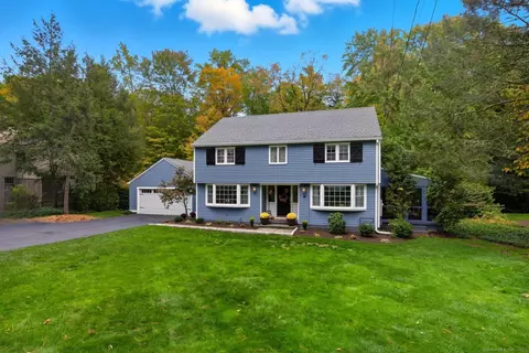 14 Cedar Ledge Rd, West Hartford, CT 06107