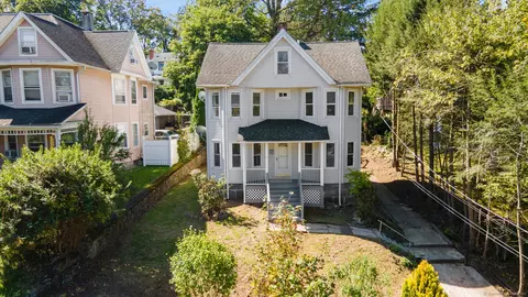 23 Salem St, Naugatuck, CT 06770
