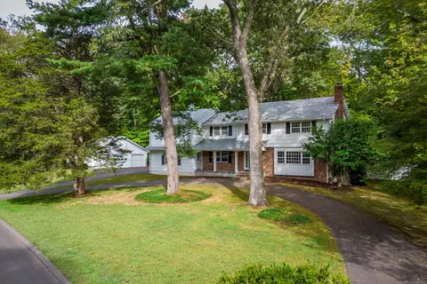 20 Maymont Ln, Trumbull, CT 06611